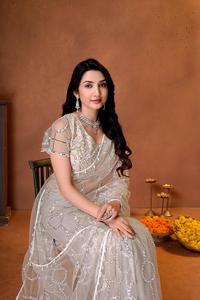 Sari indien traditionnel ethnique de créateur pour mariage, en tissu résille lourd, broderie et sequins, dernières créations modernes pour femmes - Product Image 2