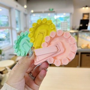 Support de téléphone à ventouse en silicone avec miroir intégré pour tous les téléphones, support mains libres pour selfies et vidéos - Product Image 1
