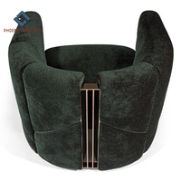 Fauteuil de luxe, canapé individuel avec éléments structurels verticaux sur les accoudoirs et le dossier, meubles