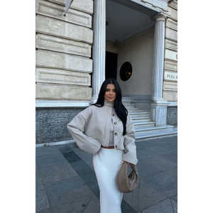 Veste pour femme avec détails boutonnés couleur crème - Product Image 3