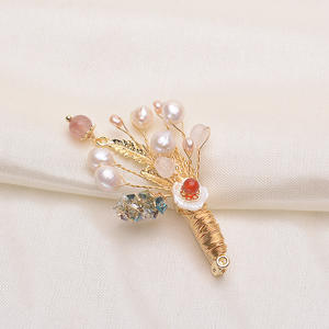 Broche en or 14 carats de conception originale Tilian, faite à la main, avec perle d'eau douce, motif numérique, épingles avec zircon, fleur de poitrine - Product Image 3