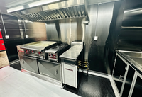 Remorque alimentaire commerciale avec fenêtre de service, hotte aspirante et comptoir pour crêpes, idéale pour la vente de crêpes à Paris Business Plaza