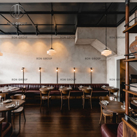 Ensemble de meubles de restaurant, café et bar moderne, table à manger en bois et chaises avec dossier incurvé, canapé en cuir brun