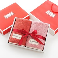 Ensemble de trois serviettes en polaire corail avec broderie du logo et motif porte-bonheur 'Xi' pour anniversaires, mariages et célébrations de longévité