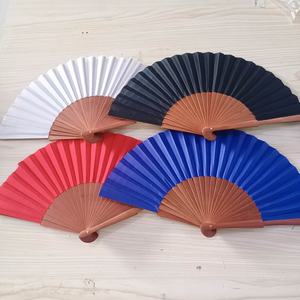 Ventilador de mano de madera y hierro con logotipo personalizado, regalo de negocios portátil de estilo artístico popular, bambú tallado para bodas y raves - Product Image 6