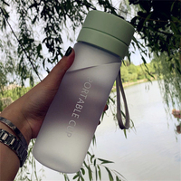 Bouteille d'eau de sport transparente en plastique PC de 800 ml, portable, avec logo personnalisé, pour la gym et le camping, échantillon gratuit, vente en gros