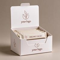 Emballage de vente au détail personnalisé imprimé, combinant une structure en carton avec plusieurs compartiments pour pochettes et un graphisme de marque