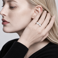 Bagues en céramique facettées blanches de haute technologie avec zircon transparent dans un serti en acier inoxydable, bijoux cadeau de mariage, vente en gros OEM ODM