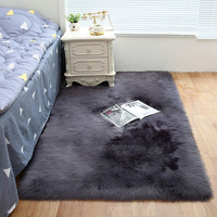 Roter Kunstfell-Teppich, Maschinengefertigt, Flachgewebe, Plüsch, Langflor, Haustierfreundlich, Wendbar, Rutschfest, Weißer Shag-Teppich, 2ft-5ft X 6ft Quadrat