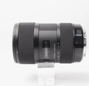 Usado, se acepta inspección — 18-35mm f/1.8 Art EF, condición Grado A, sin hongos ni niebla, incluye parasol! - Product Image 1
