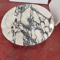 Table basse en acier inoxydable avec plateau en marbre doré