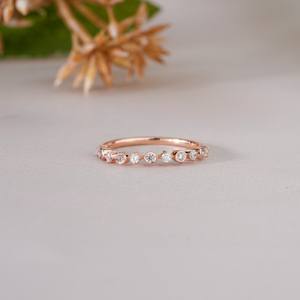 Anillo de banda de diamantes en oro rosa, joyería minimalista para mujer, anillo fino y elegante para compromiso, boda, uso diario, regalo - Product Image 1