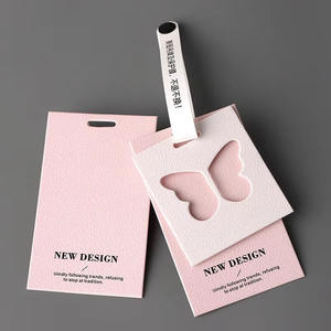 Hoogwaardige kledinghangtags op maat met logo, milieuvriendelijk roze speciaal textuurpapier, recycleerbare hangtag voor kleding - Product Image 1