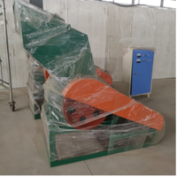 Machine de fabrication de dalles autocollantes en vinyle stratifié écologique imperméable JULIDE, avec filaments et adhésif intégré