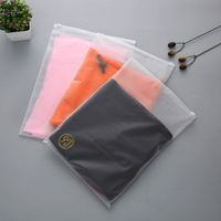 Sac de sport bandoulière surdimensionné coloré pour femme en LDPE recyclable avec fermeture éclair coulissante à 3 poches
