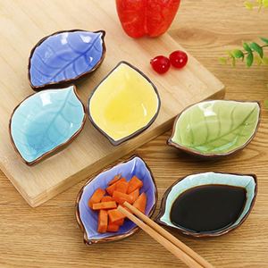 Petite assiette en céramique de style japonais en forme de feuille, pour vinaigre, sauce soja, assaisonnements, assiette à os, assiette à assaisonnements multi-usages - Product Image 1