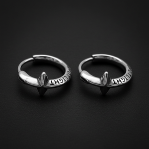 Pendientes de Aro Huggie Personalizados para Hombre, Acero Inoxidable 316L Hipoalergénico, Diseño Grabado con Púas, Estilo Vintage Punk Gótico, Regalo - Product Image 1