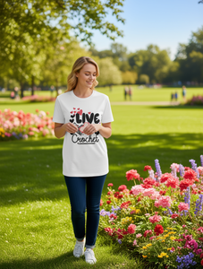 T-shirt girocollo da donna Live Love Crochet, estiva, casual, a maniche corte, 100% cotone jersey, con stampa a lettere, design San Valentino - Product Image 2