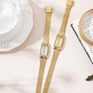 Reloj pequeño para mujer, de alta calidad, pequeño reloj dorado, resistente al agua, de cuarzo, con un toque premium. - Product Image 3