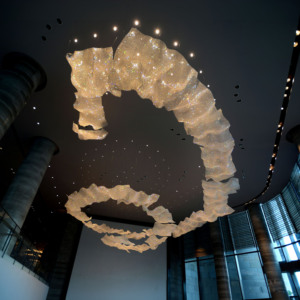 Lustre de hall d'hôtel personnalisé, luminaire suspendu LED moderne abstrait, anneau de cristal de luxe pour projet de villa - Product Image 1