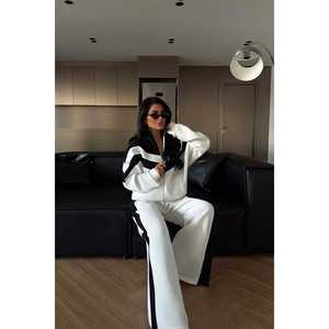 Survêtement de sport Bennyc White personnalisé, coupe-vent et respirant, pour l'hiver, imprimé par sublimation, idéal pour le jogging et la salle de sport - Product Image 1