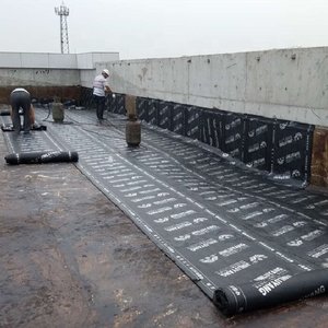 Membrane d'étanchéité bitumineuse SBS à haute teneur en polymère pour toiture, <span class=keywords><strong>2mm</strong></span> 3mm 4mm, vente en gros pour usine, pour sols modernes extérieurs et sous-sols - Product Image 5