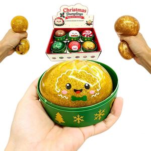 ของเล่นบีบตุ๊กตาซาลาเปาคริสต์มาส แพ็ค 6 ชิ้น บีบแล้วคืนรูปช้าๆ บรรเทาความเครียด ของเล่นเสริมพัฒนาการ สำหรับรางวัลในห้องเรียน สหรัฐอเมริกา - Product Image 6