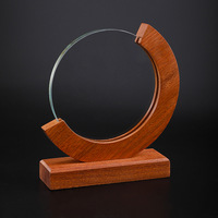 Trophée en Cristal Professionnel avec Logo Personnalisé et Socle en Bois Rond, Récompense en Verre Cristal, Trophée avec Socle en Bois Vierge