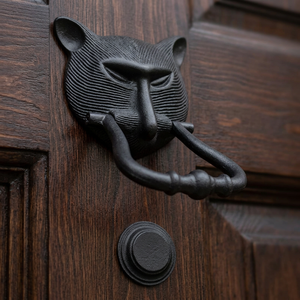 Panther Face Black Brass Door Knocker Bold Handcrafted Vintage Style Durable Resistente al óxido Único Decorativo Home Entry Accent - Product Image 1