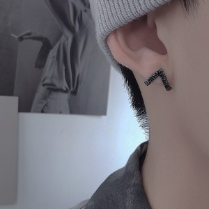 Orecchini a Cerchio Neri a V con Texture Martellata, a Forma di C, Unisex, Stile Punk, Gioielli Piercing all'Ingrosso - Product Image 3