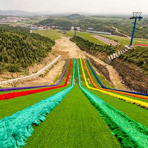 Glissade en herbe PE pour parc sportif, attraction touristique, glissade arc-en-ciel sur herbe, toile <span class=keywords><strong>de</strong></span> <span class=keywords><strong>fond</strong></span> pour photos <span class=keywords><strong>de</strong></span> mariage - Product Image 3
