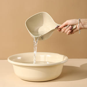 ทัพพีครัววัสดุ PP หลายสี สำหรับสระผมและรดน้ำต้นไม้ - Product Image 3