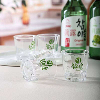 Klassieke Koreaanse Soju shotglaasje, dikwandig, met reliëf, helder glas, met bedrukt logo, geschikt voor Koreaanse bars, pubs, restaurants en thuisgebruik.