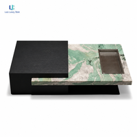 Table basse en marbre vert émeraude Luca |   Base en bloc noir veiné de jade poli, style moderne minimaliste, pour salon ou hôtel, taille personnalisée