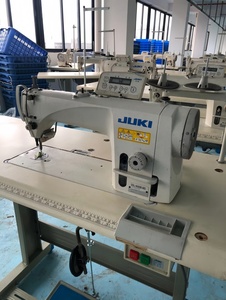 Machine à coudre industrielle JUKI 9900B à point noué, simple aiguille, plate, <span class=keywords><strong>d</strong></span>'<span class=keywords><strong>occasion</strong></span>, pour atelier de confection - Product Image 5