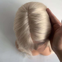 Nouvelle Arrivée Perruque en Cheveux Humains Russes Blond Glacé 18 Pouces Ondulation Naturelle Densité 150% Pré-épilée avec Fermeture en Dentelle Transparente Naturelle 5*5