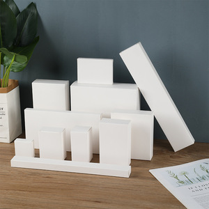 Boîte en carton pliable blanche 17-18cm 350g, boîte d'emballage pour le rangement de cosmétiques et de cadeaux - Product Image 1
