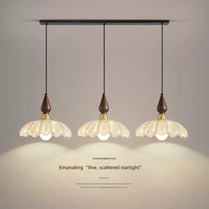 Lustre moderne en acrylique avec abat-jour en forme de fleur, base en laiton, LED dimmable 6000K lumière du jour, IP54, AC, pour salon, suspendu, CRI90, 3 ans de garantie - Product Image 1
