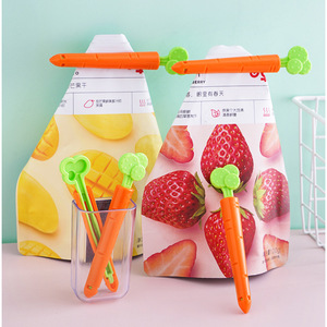 Korean style 5-pack carrot sealing <b>clips</b> for food bags, plastic cartoon snack bag sealing strips with magnets - Product Image 1