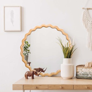 <span class=keywords><strong>Miroir</strong></span> mural <span class=keywords><strong>rond</strong></span> ondulé OVS <span class=keywords><strong>de</strong></span> 27,5 pouces pour <span class=keywords><strong>salle</strong></span> <span class=keywords><strong>de</strong></span> <span class=keywords><strong>bain</strong></span>, coiffeuse, chambre à coucher, entrée, style ferme, en <span class=keywords><strong>bois</strong></span>, finition vieillie naturelle - Product Image 3