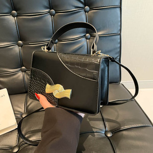 Nuova Borsa a Tracolla Piccola Quadrata in Stile Francese con Motivo Coccodrillo in Pelle PU e Fibbia Dorata per Donne, Uso Quotidiano e Ufficio - Product Image 2