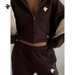 Completo da <span class=keywords><strong>Donna</strong></span> Autunno Inverno 2025 di Tendenza, Abbigliamento Femminile all'Ingrosso, Completo Due Pezzi di Alta Qualità con Pantaloni della Tuta e Felpa con Cappuccio - Product Image 3