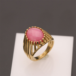 <span class=keywords><strong>Anello</strong></span> Aperto da Donna in Acciaio Inossidabile Placcato Oro 18K PVD con Pietra <span class=keywords><strong>di</strong></span> <span class=keywords><strong>Giada</strong></span> Rossa a Forma Ovale - Product Image 1