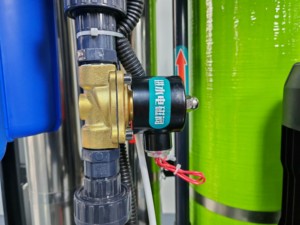 Système de traitement d'eau par osmose inverse intégré avec PLC et pompe 500L/heure certifié CE pour l'eau potable commerciale - Product Image 6