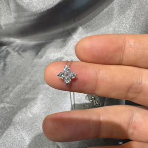 Collar con Colgante de Diamantes de Oro Sólido de 18K para Mujer, Joyería Fina Inspirada en el Trébol de Cuatro Hojas con Diamante de Laboratorio - Product Image 2