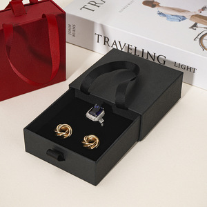 Caja de Joyería Portátil de Alta Calidad, Tipo Cartón, para Guardar Aretes, Pulseras, Collares y Anillos, con Forro de Esponja, Personalizable, en Existencia - Product Image 4