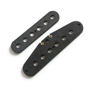 Placa Base de Fibra Negra Donlis para Pastillas de Bobina Simple de Guitarra ST con Espaciado de Cuerdas de 48/50/52 mm - Product Image 1