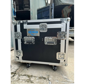 Flight case robuste en contreplaqué pour instruments de musique avec 4 roues robustes et poignées pour le transport d'équipements audio et de mixeurs - Product Image 1