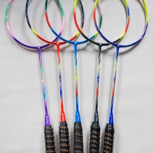 <span class=keywords><strong>Raquette</strong></span> de <span class=keywords><strong>badminton</strong></span> professionnelle entièrement en carbone 75-80g |   Cordes de <span class=keywords><strong>badminton</strong></span> Wave Head Rainbow Color 28 Lbs, haute résistance, 0,6 mm, dureté moyenne - Product Image 3