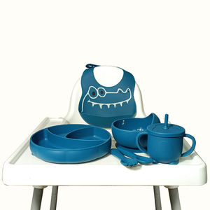 Juego de alimentación de vajilla para bebé, plato alimentador de alimentos para bebé, plato de succión, Babero impermeable, diseño colorido, Babero con cubertería - Product Image 1